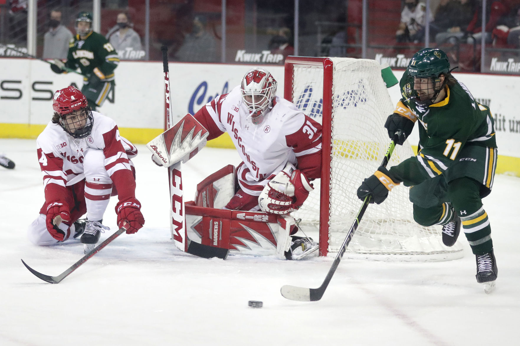 112721_uwhockey_13-11272021214223